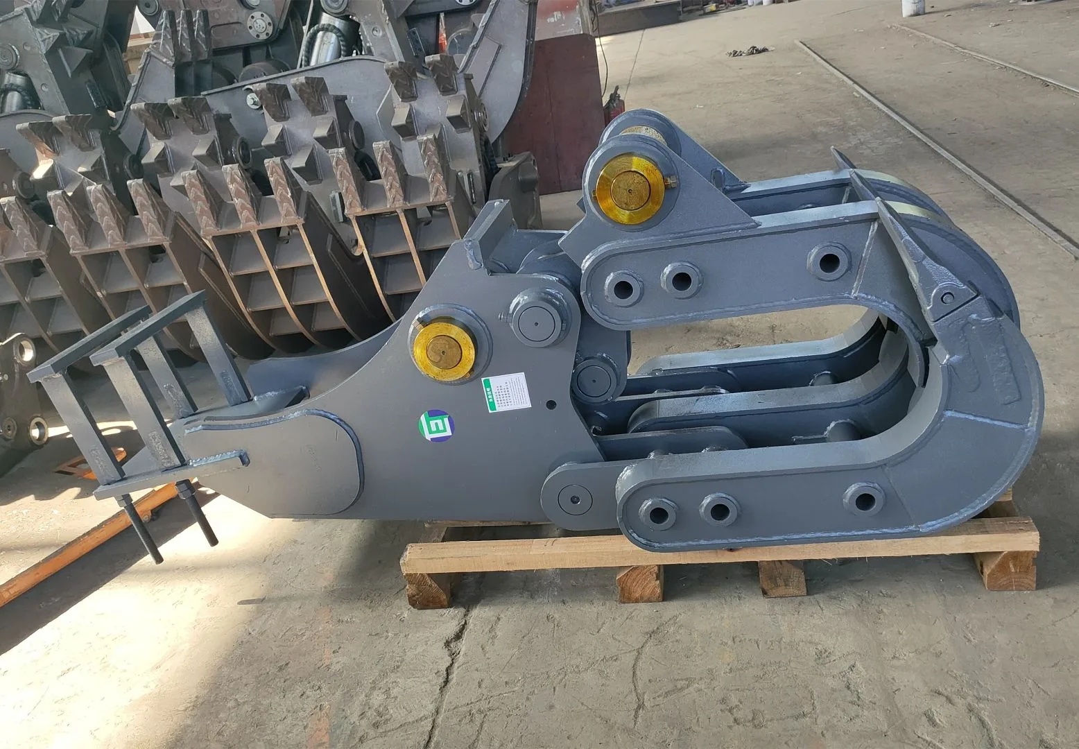 Scrap steel disassembling machine