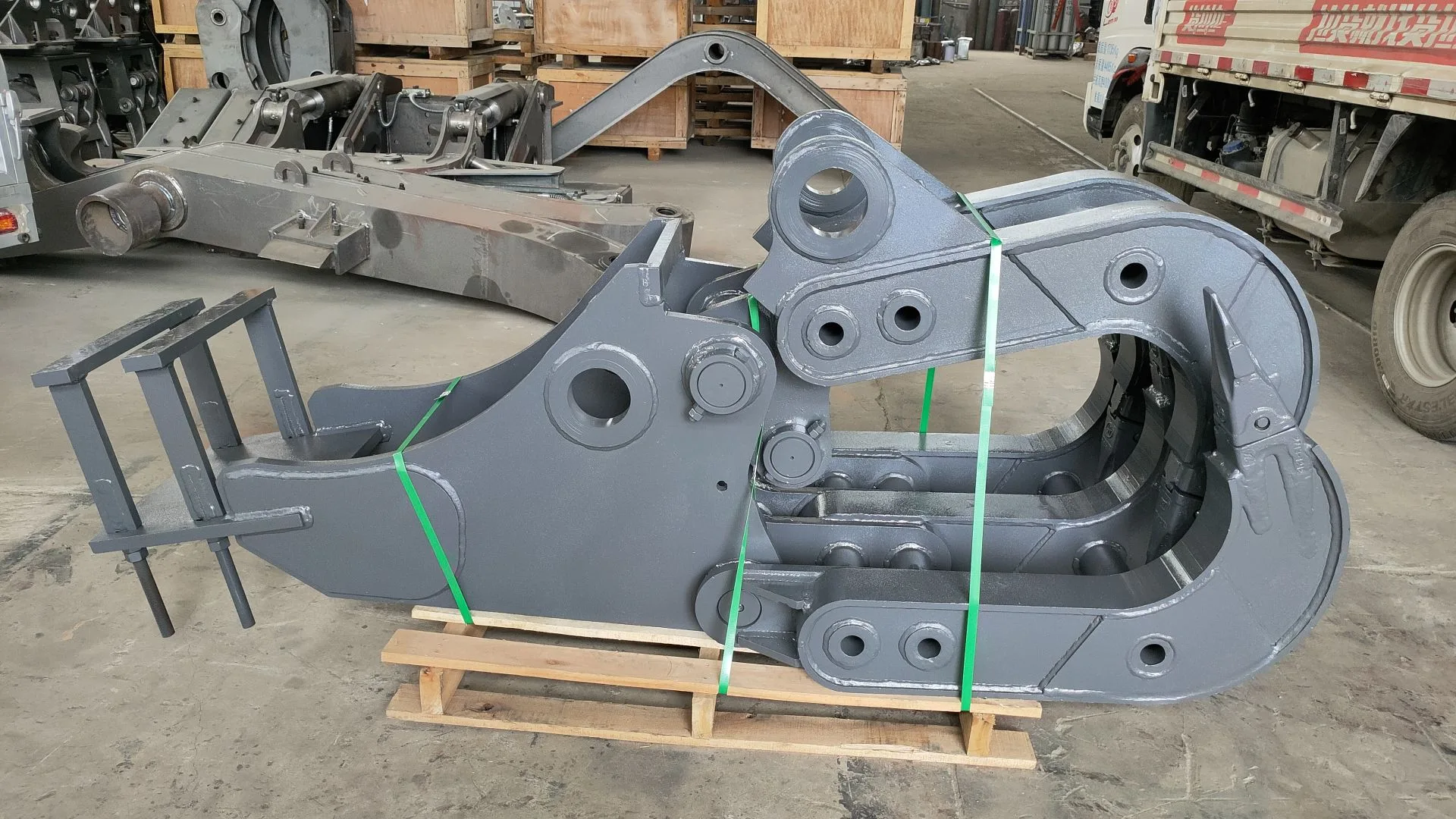 Scrap steel disassembling machine